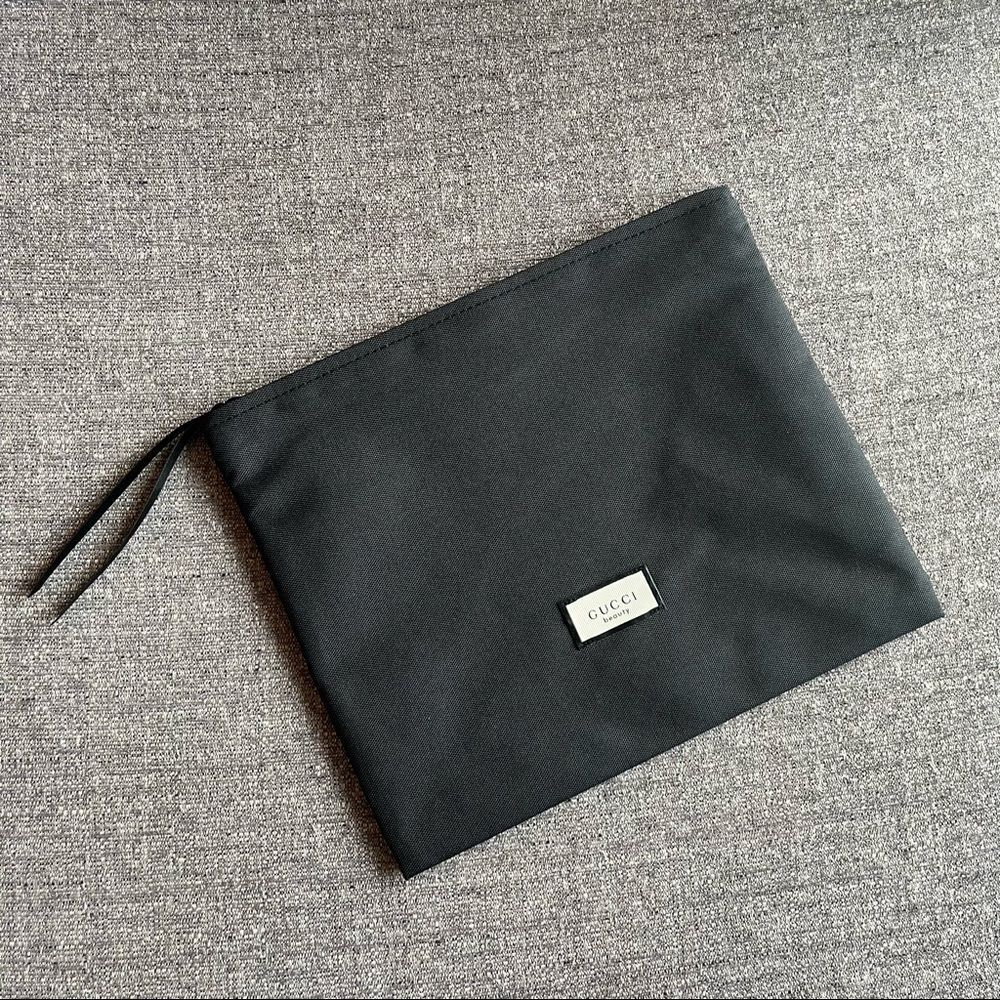 GUCCI BEAUTY Black Zippered Pouch Bag